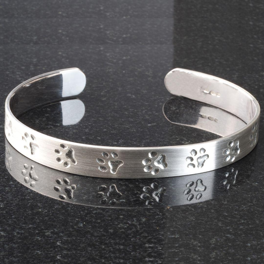 Hand & paw outlet bracelet